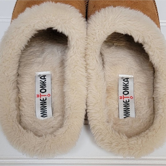 Minnetonka Women's Slippers - Picture 9 of 11